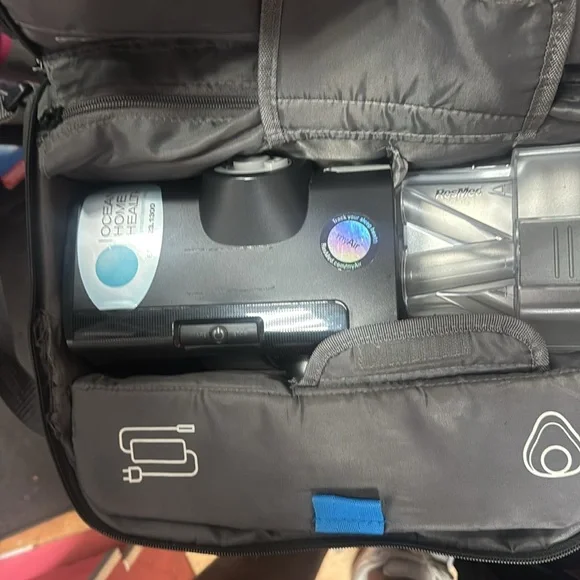 RESMED AIRSENSE 10 AUTOSET BLACK SLEEP APNEA MACHINE with CASE - Picture 3 of 10